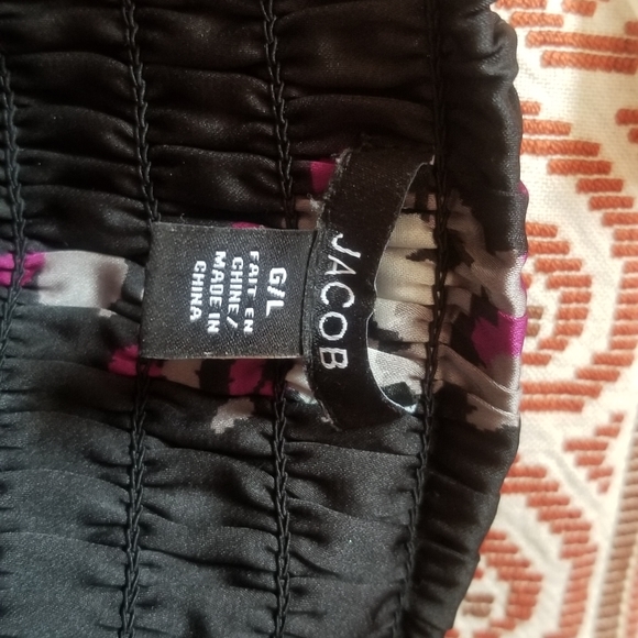 Women's Black Skater Style Skirt - Picture 2 of 4